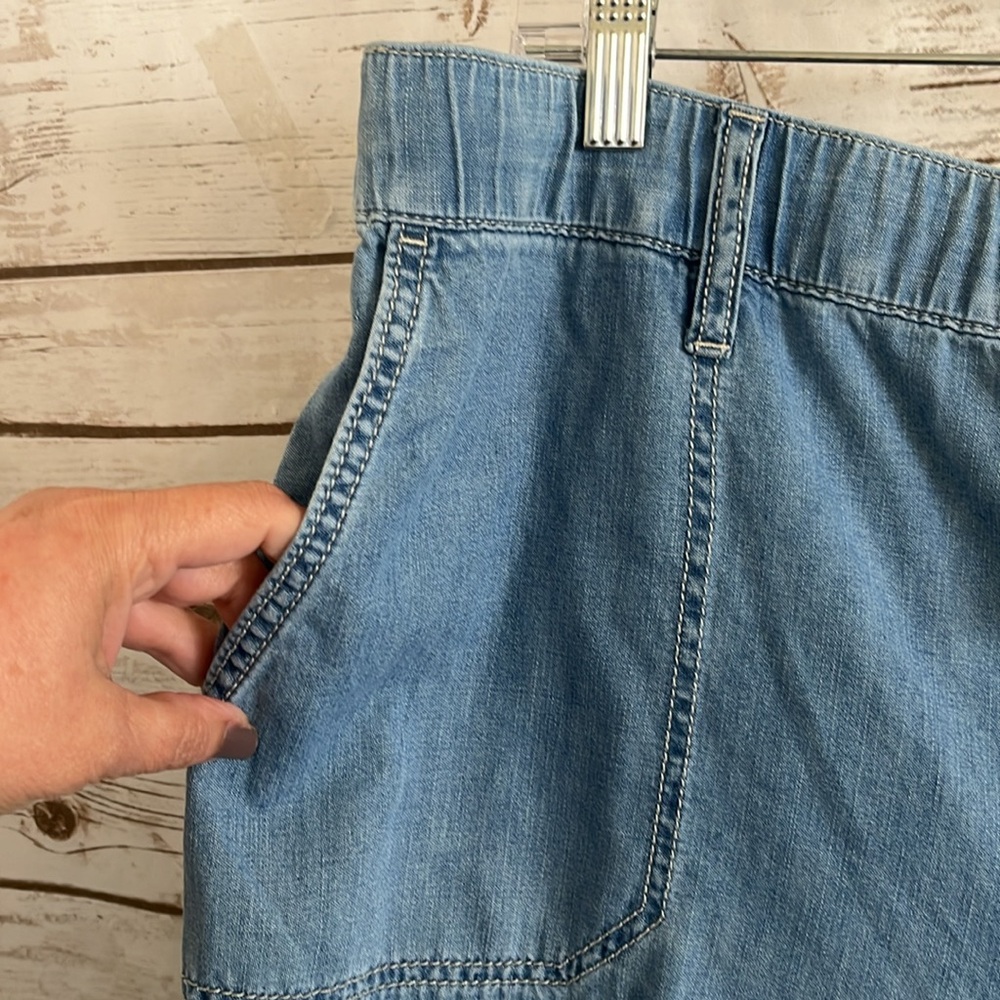 NWOT Torrid Light Blue Chambray Wide Leg Jeans - Picture 5 of 7